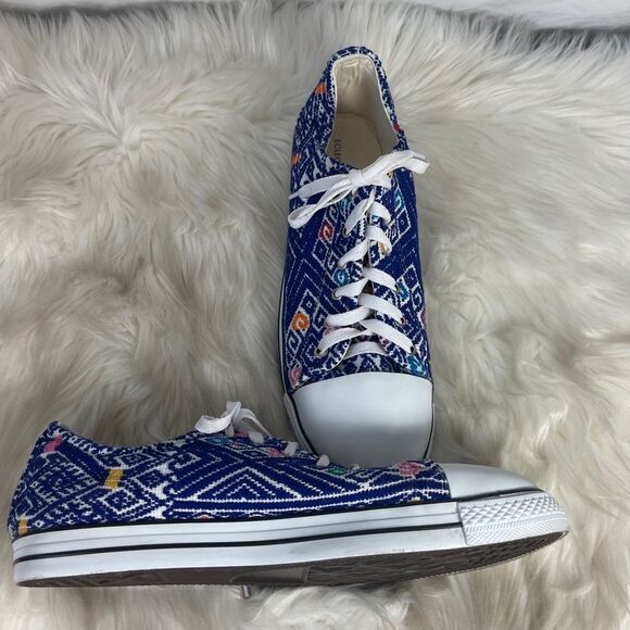 Eclectic Array NWOT Blue Chevron Print Tennis Shoes Sz 11 - Picture 3 of 6